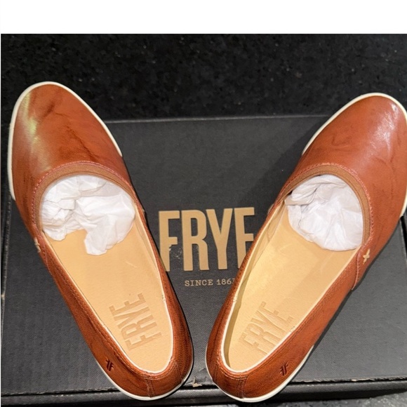 NEW FRYE MELANIE SLIP ON BROWN GENUINE LEATHER BUTTERY SOFT SNEAKERS 8 - Picture 5 of 13